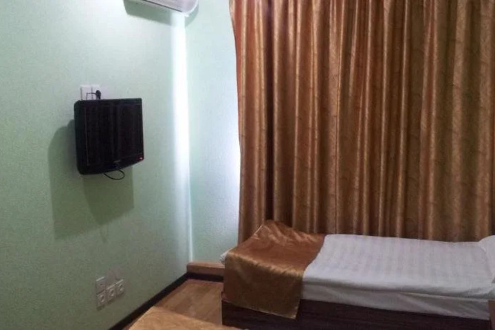 Room 2 of 27