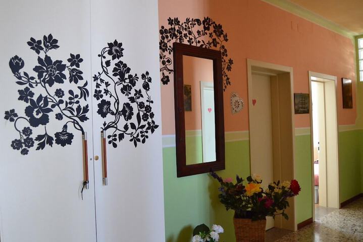 Ballroom/Hall 24 of 27