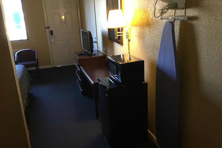 Basic Single King Bed (4 of 11)
