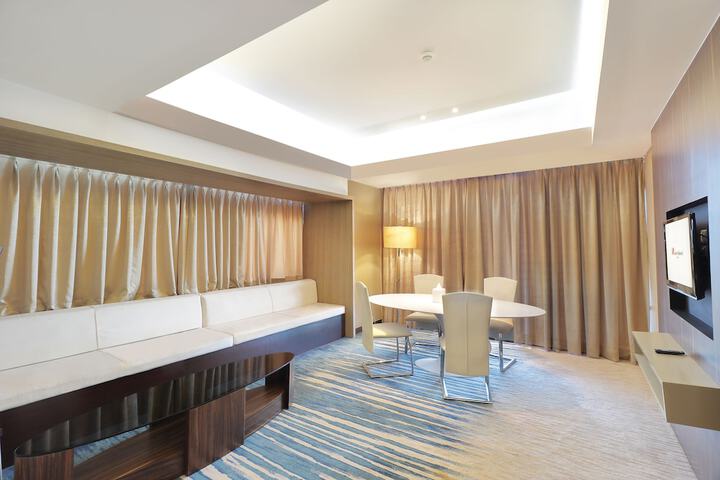Room 20 of 53
