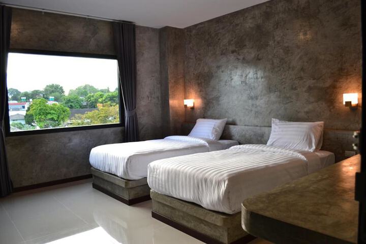 Room 2 of 36