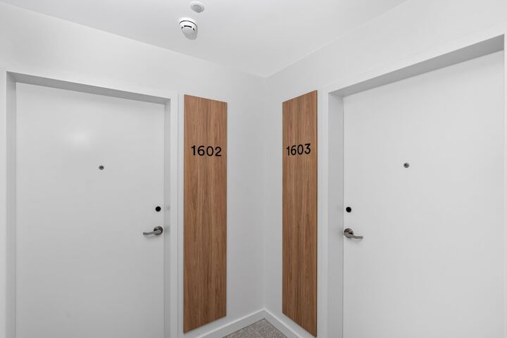 Room 25 of 97