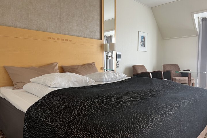 Room 9 of 34