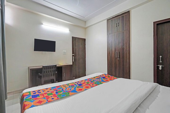 Room 9 of 26