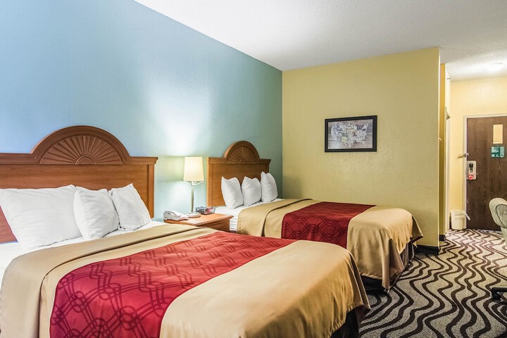 2 Double Beds (5 of 8)
