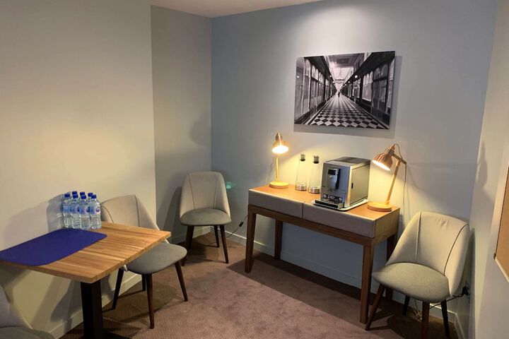 Business Center 88 of 91