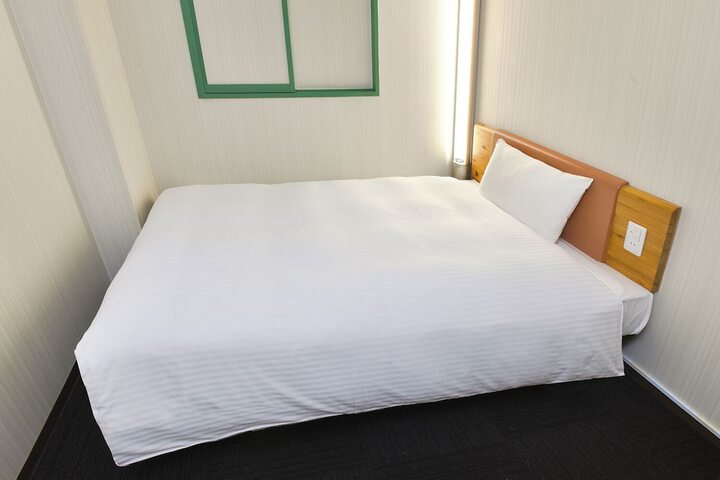 Room 11 of 27