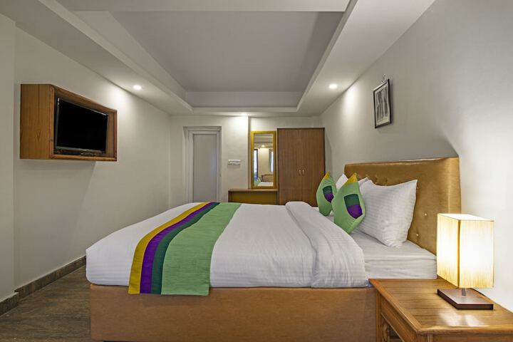 Room 19 of 38