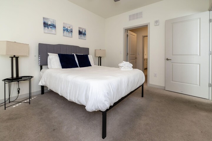 Room 5 of 136