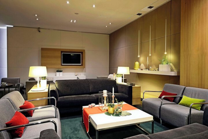Entrance & Lobby