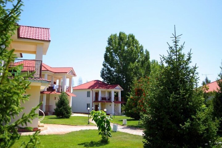 Hotel Exterior 1 of 23