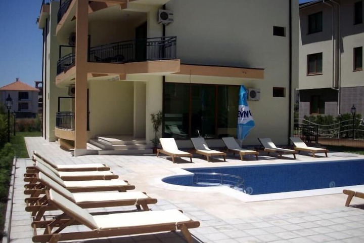 Pool 11 of 16