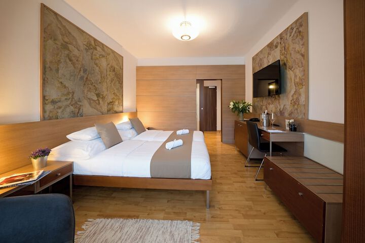 Room 10 of 67