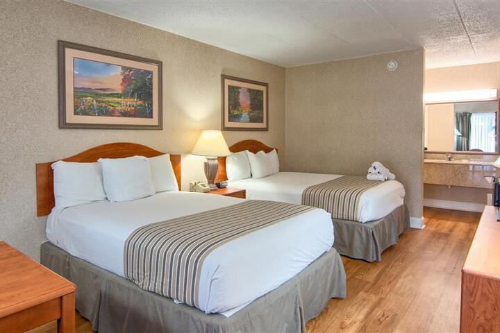 2 Double Beds (3 of 8)