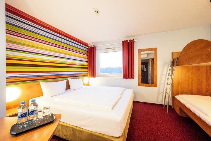 Room 34 of 86