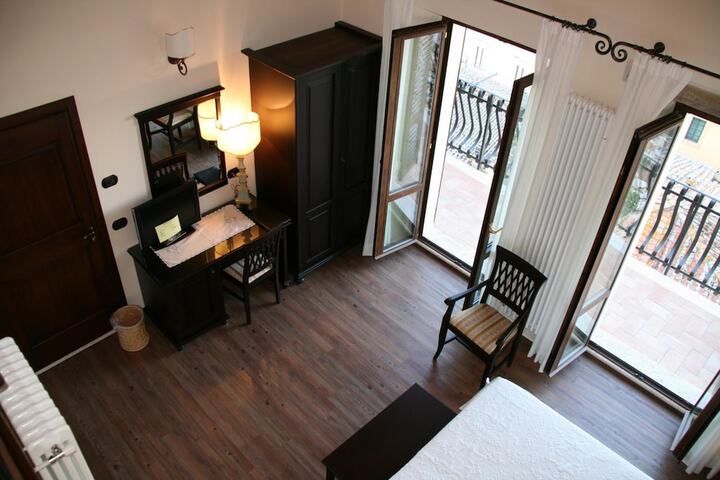 Room 19 of 61