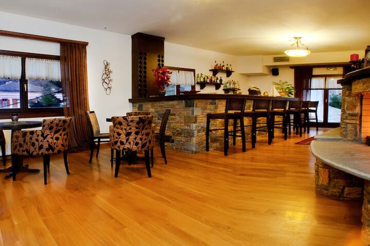 Entrance & Lobby