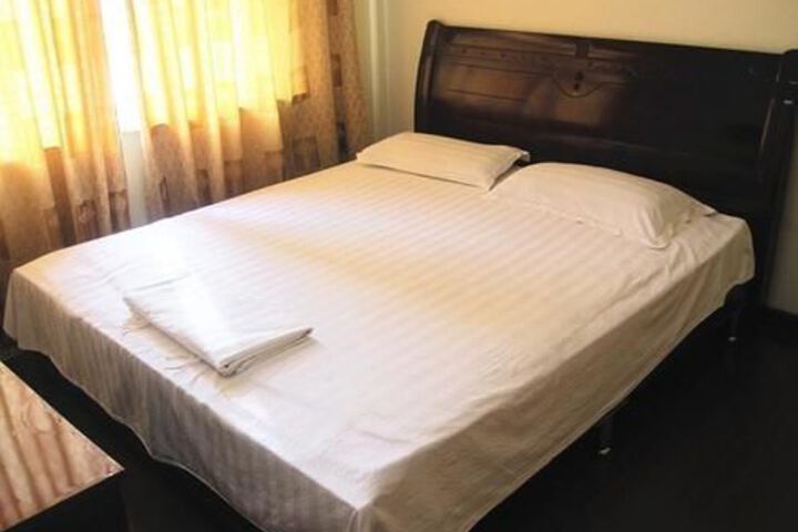 Room 9 of 15