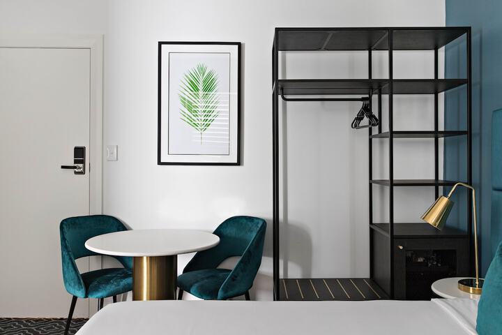 Room 30 of 74