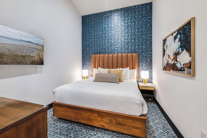 Room 53 of 220
