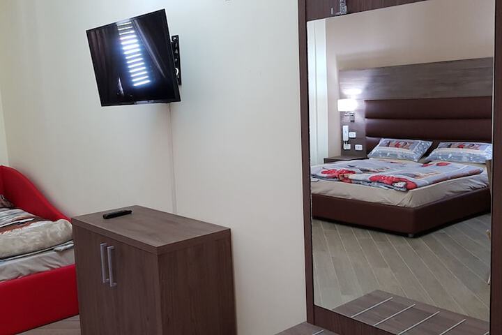 Room 18 of 18