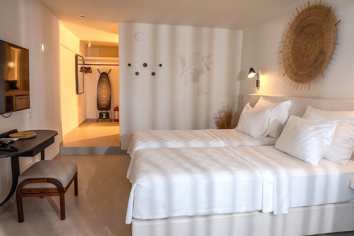 Room 2 of 40