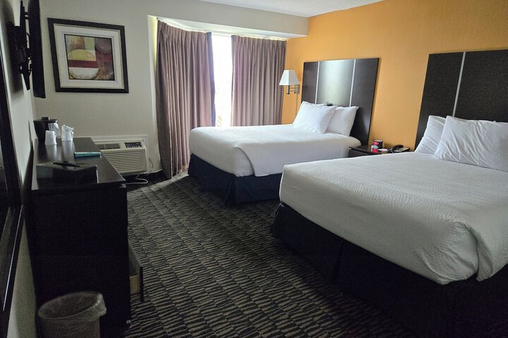 2 Queen Beds (17 of 31)