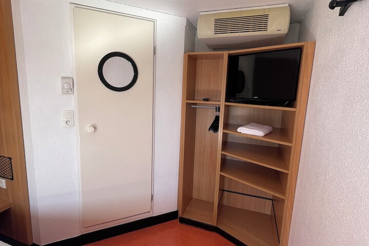 Room 16 of 69