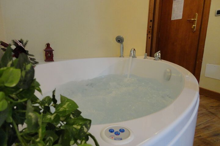 Hot Tub 14 of 33