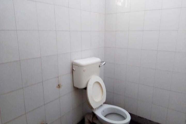 Room 10 of 18