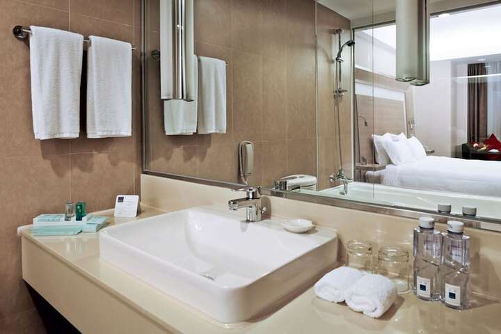 Room 16 of 36