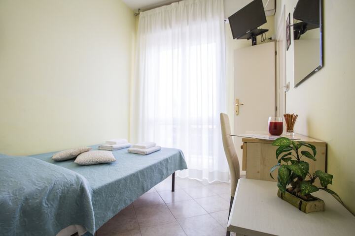 Room 14 of 34