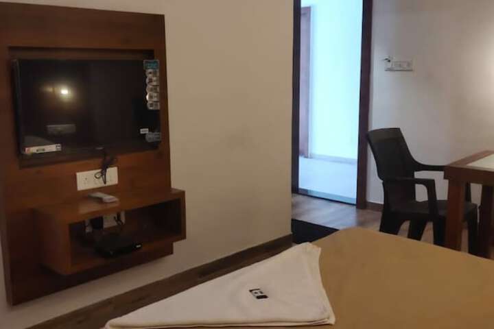 Room 4 of 15