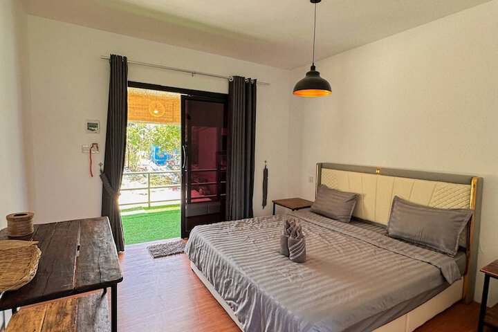 Room 5 of 16