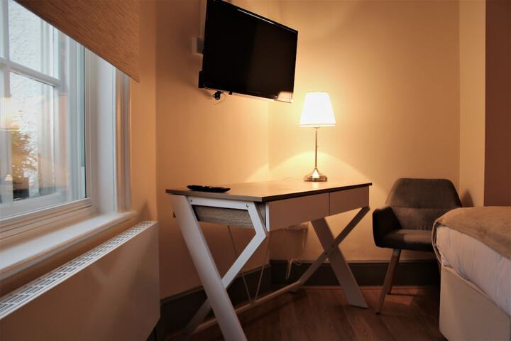 Room 9 of 48