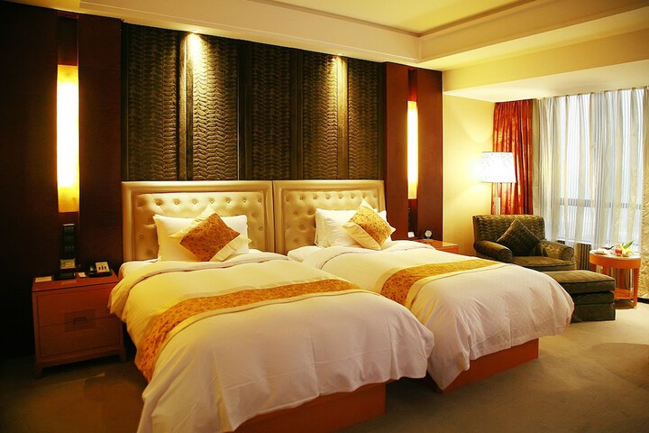 Room 9 of 38