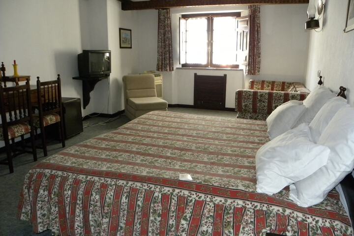 Room 4 of 49