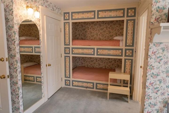 Room 18 of 84