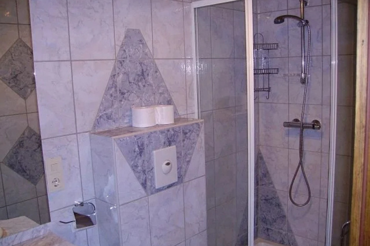 Room 5 of 6