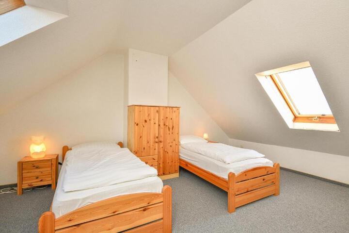 Room 6 of 15