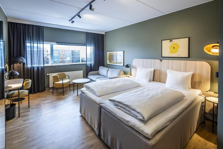 Room 37 of 53