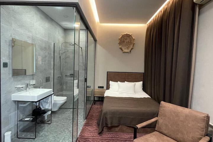 Room 25 of 53
