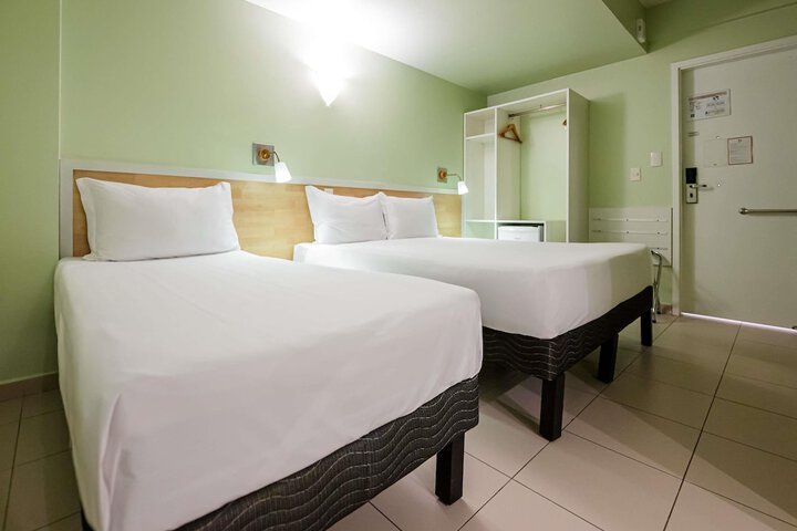 Room 27 of 175