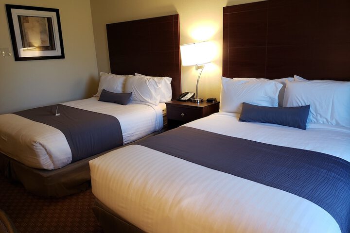 2 Queen Guest Room (2 of 13)