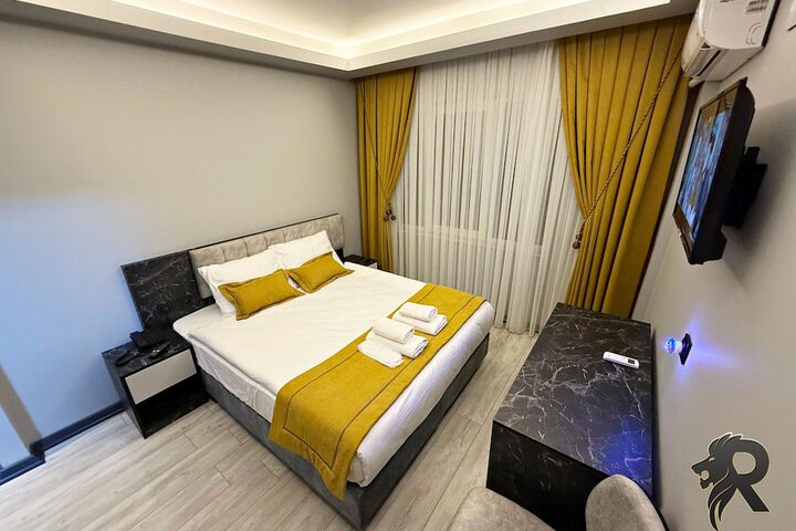 Room 2 of 11