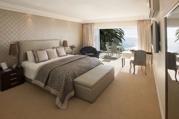 Room 4 of 62