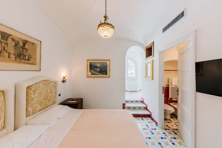 Room 14 of 87
