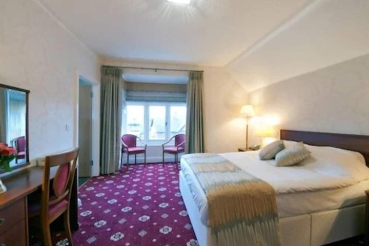 Room 8 of 25