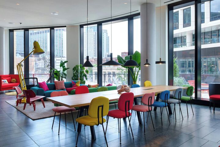 Lobby lounge