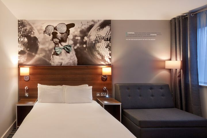 Room 9 of 42